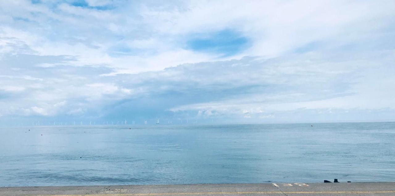 Beautiful Beachfront Retreat With A Stunning Sea View For The Ultimate Escape Away From The Busy World Below Herne Bay Exteriör bild