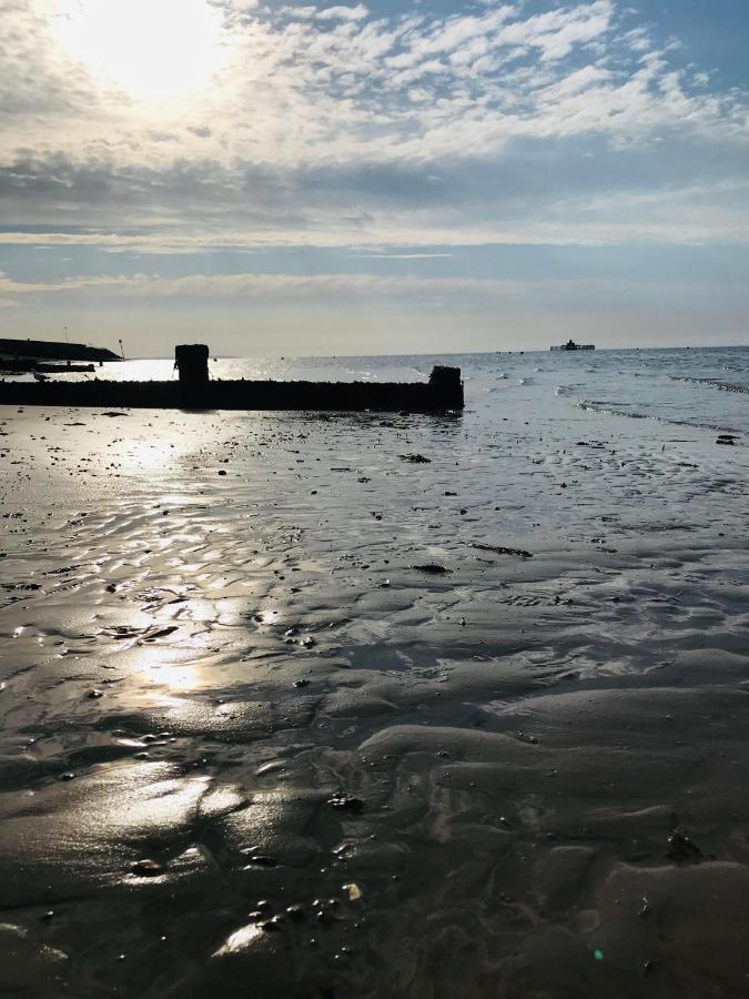 Beautiful Beachfront Retreat With A Stunning Sea View For The Ultimate Escape Away From The Busy World Below Herne Bay Exteriör bild