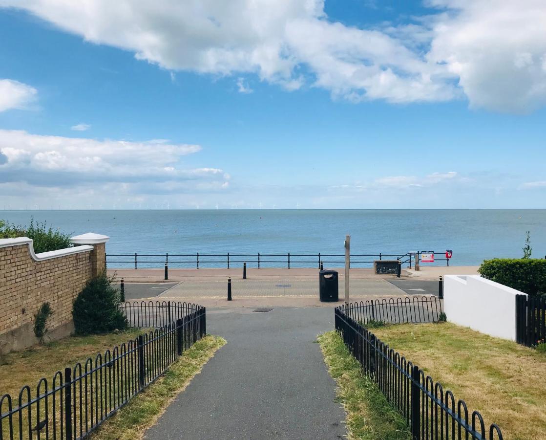 Beautiful Beachfront Retreat With A Stunning Sea View For The Ultimate Escape Away From The Busy World Below Herne Bay Exteriör bild