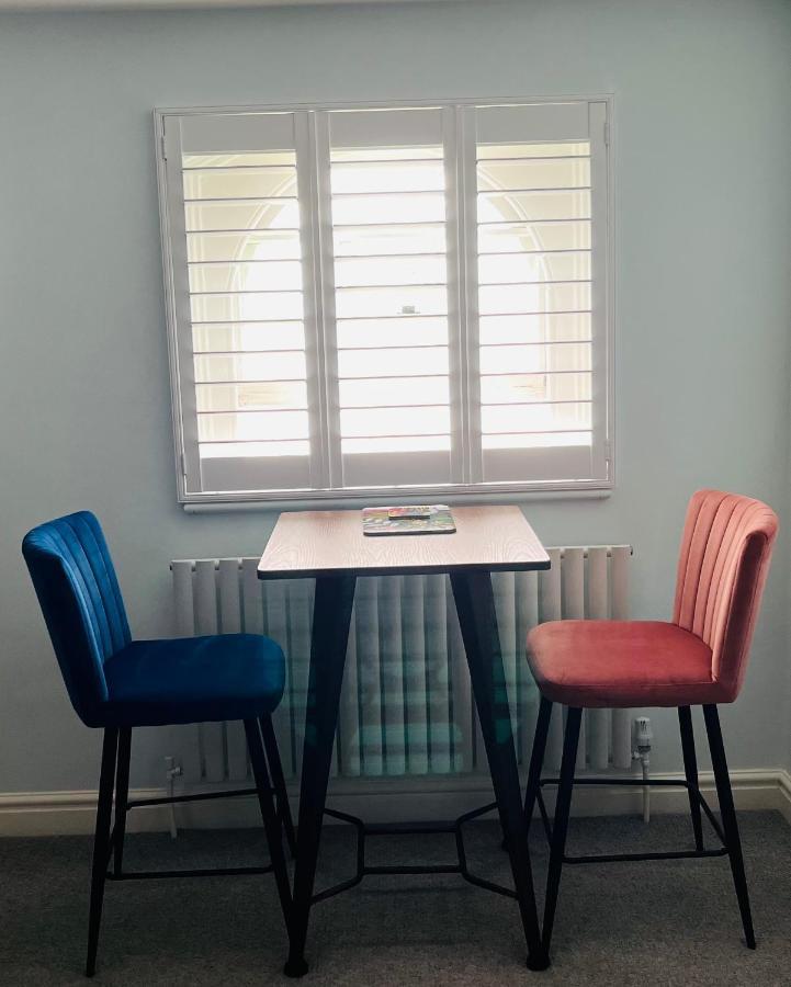 Beautiful Beachfront Retreat With A Stunning Sea View For The Ultimate Escape Away From The Busy World Below Herne Bay Exteriör bild