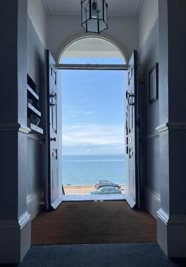 Beautiful Beachfront Retreat With A Stunning Sea View For The Ultimate Escape Away From The Busy World Below Herne Bay Exteriör bild