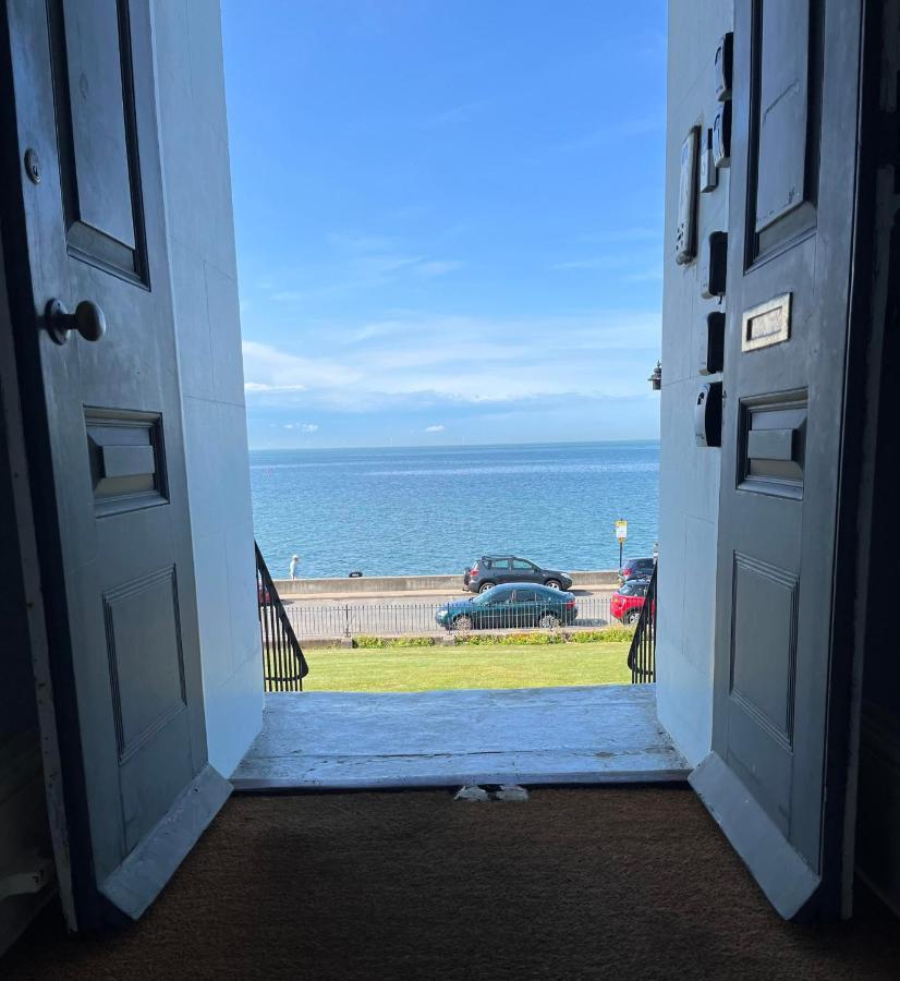 Beautiful Beachfront Retreat With A Stunning Sea View For The Ultimate Escape Away From The Busy World Below Herne Bay Exteriör bild