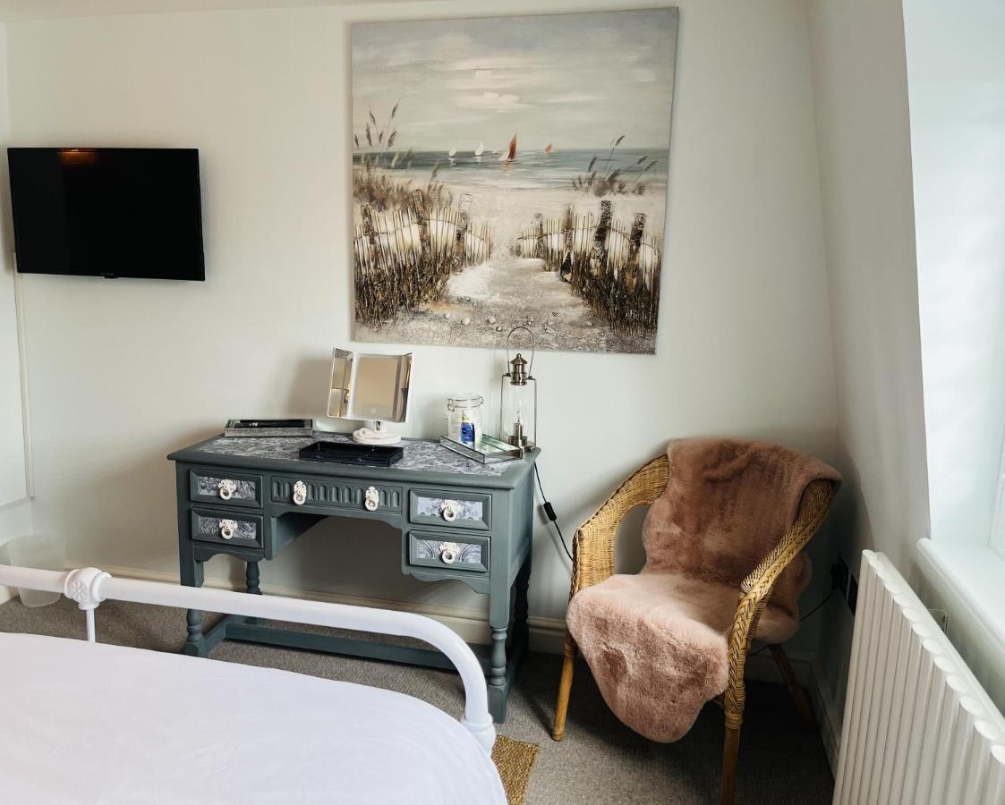 Beautiful Beachfront Retreat With A Stunning Sea View For The Ultimate Escape Away From The Busy World Below Herne Bay Exteriör bild