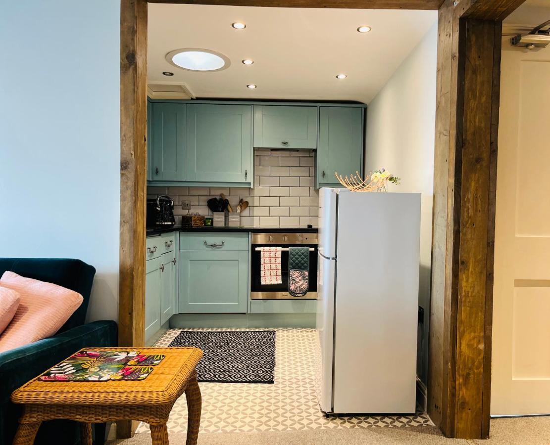 Beautiful Beachfront Retreat With A Stunning Sea View For The Ultimate Escape Away From The Busy World Below Herne Bay Exteriör bild