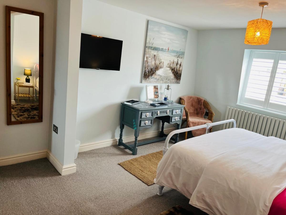 Beautiful Beachfront Retreat With A Stunning Sea View For The Ultimate Escape Away From The Busy World Below Herne Bay Exteriör bild