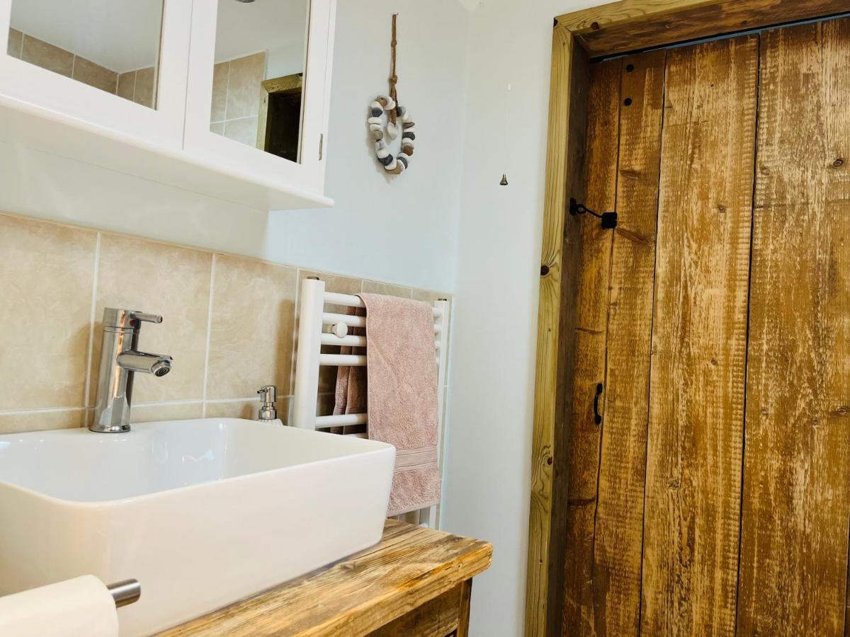 Beautiful Beachfront Retreat With A Stunning Sea View For The Ultimate Escape Away From The Busy World Below Herne Bay Exteriör bild