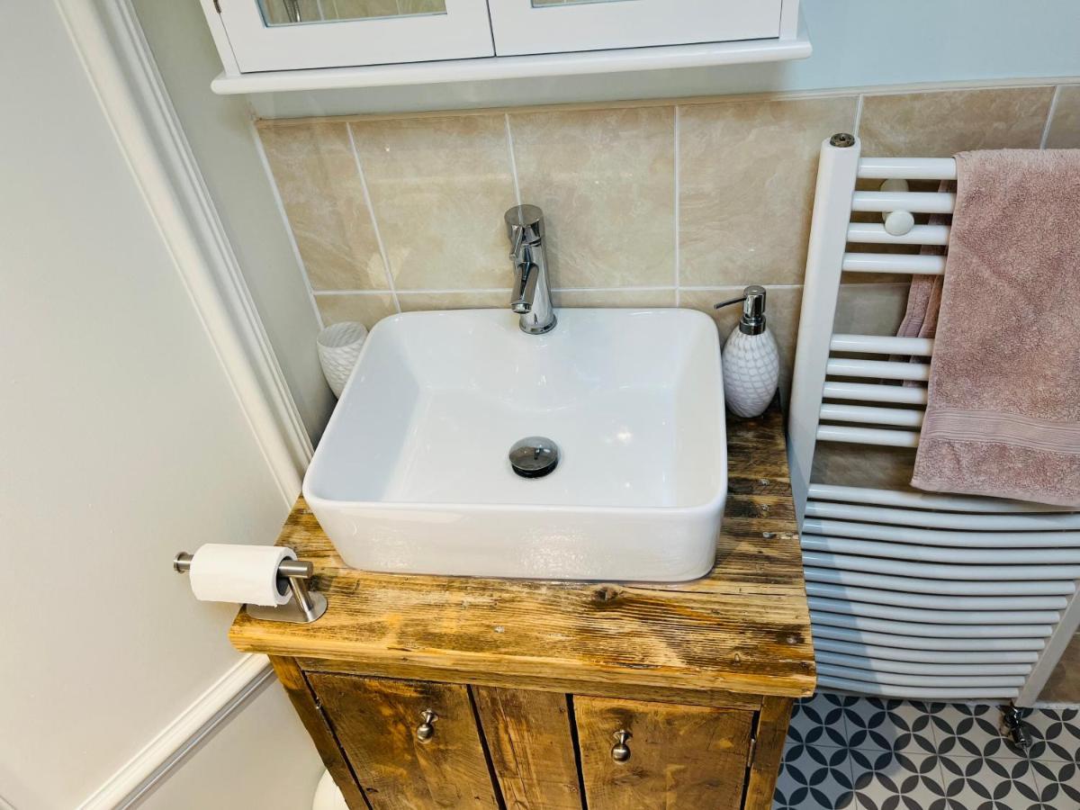 Beautiful Beachfront Retreat With A Stunning Sea View For The Ultimate Escape Away From The Busy World Below Herne Bay Exteriör bild