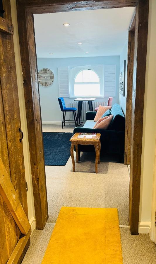 Beautiful Beachfront Retreat With A Stunning Sea View For The Ultimate Escape Away From The Busy World Below Herne Bay Exteriör bild